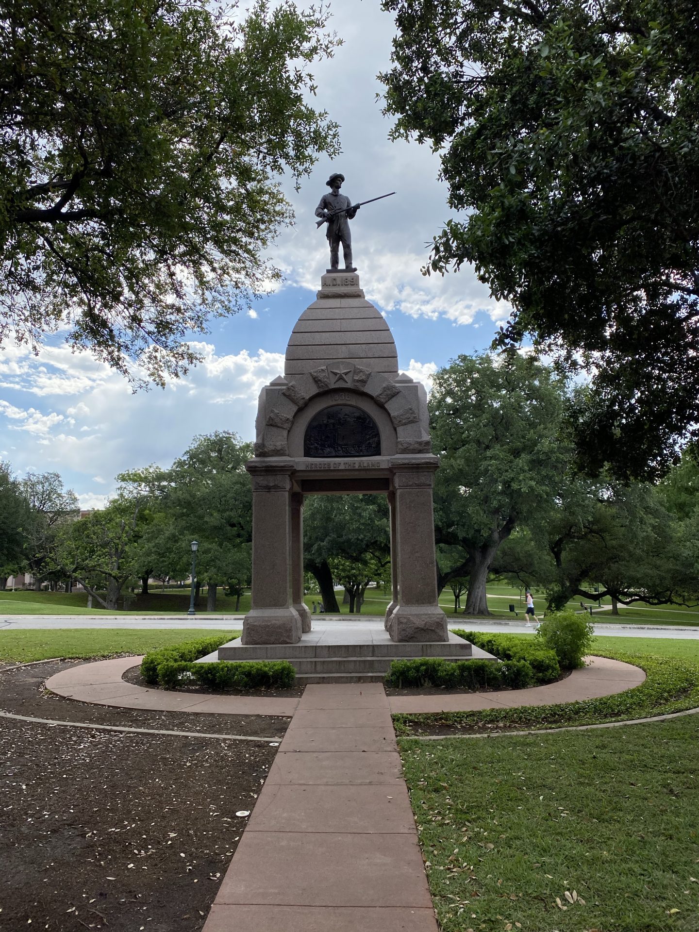 File:Texas Ranger Statue and Texas Capitol Dome.JPG - Wikimedia